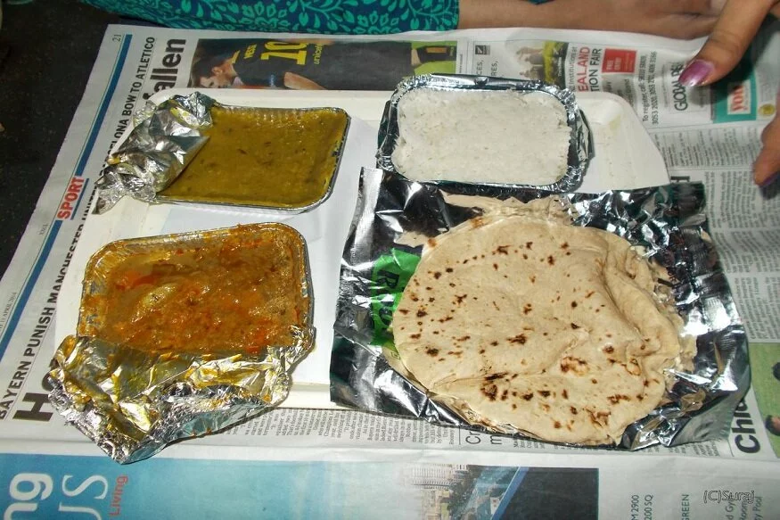 बिल नहीं तो मुफ्त में खाना खाएं, भारतीय रेलवे ने शुरू की नई पॉलिसी